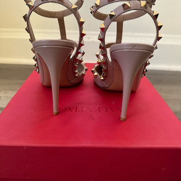 Valentino Garavani Rockstud Patent Leather Slings size 39 Preowned - Picture 4 of 13